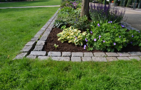 Flower Bed Mulching in Sandy